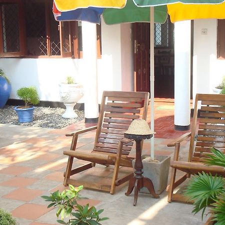 Blue Seas Guest House Dehiwala-Mount Lavinia Exterior photo