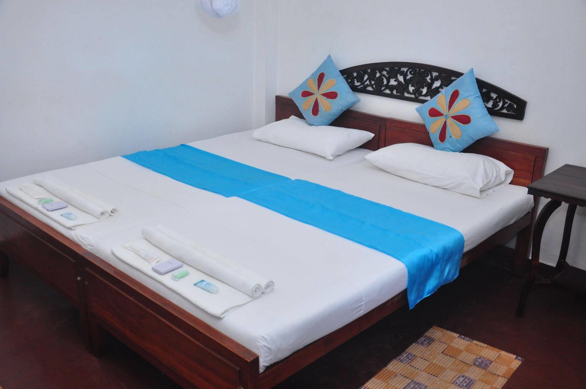 Blue Seas Guest House Dehiwala-Mount Lavinia Exterior photo